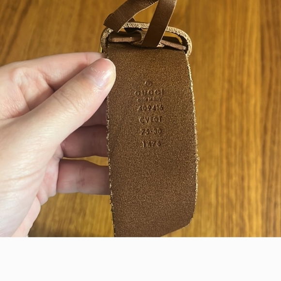Women's Gucci belt in great condition 75/30. Width 1.5. Length 35 - Picture 5 of 5